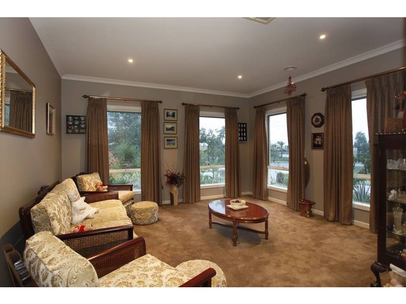 21 Charlotte Pass, Pakenham VIC 3810