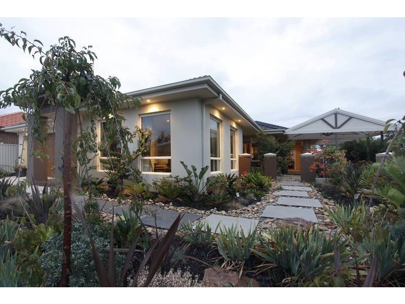 21 Charlotte Pass, Pakenham VIC 3810