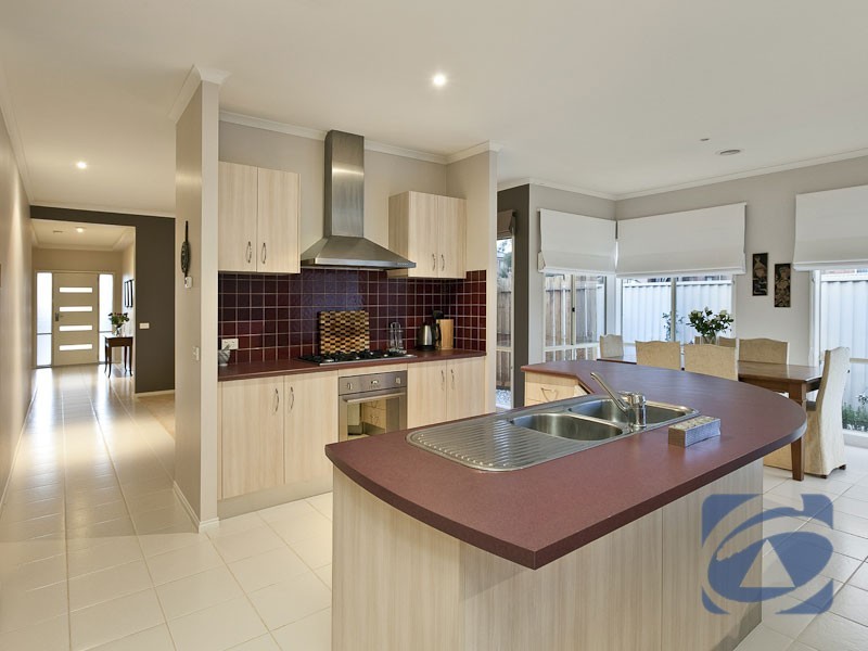 18 Arbour Rise, Pakenham VIC 3810