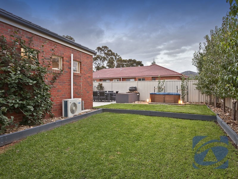 18 Arbour Rise, Pakenham VIC 3810