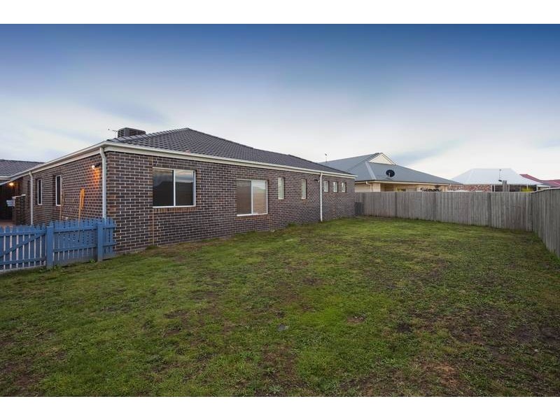 3 McAuley Ave, Pakenham VIC 3810