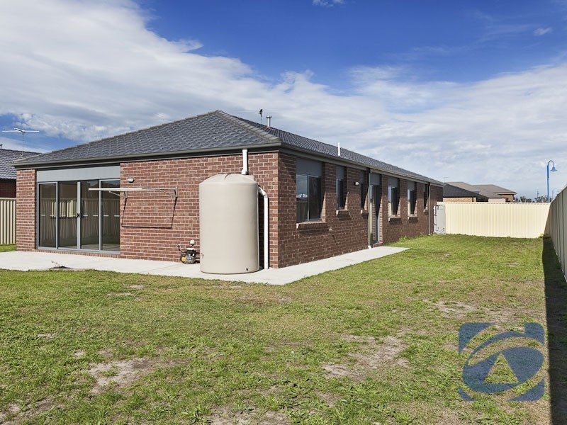 4 Delft Place, Pakenham VIC 3810