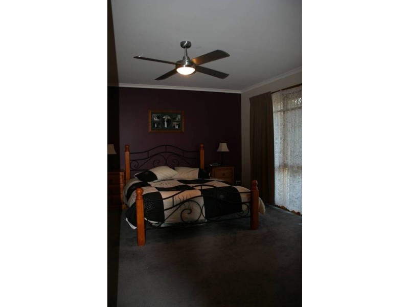 53 Highland Drive, Pakenham VIC 3810