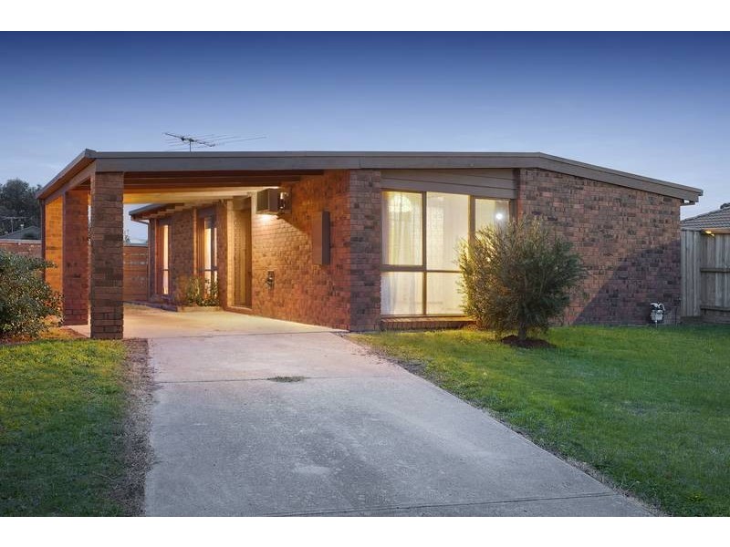 27 Kingston Avenue, Pakenham VIC 3810