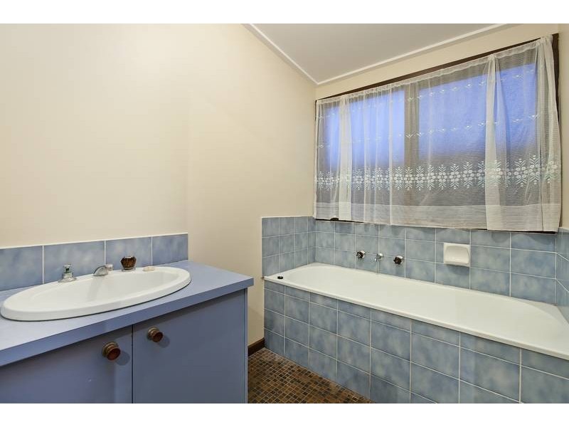 27 Kingston Avenue, Pakenham VIC 3810