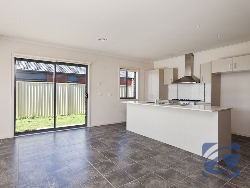 4 Delft Place, Pakenham VIC 3810