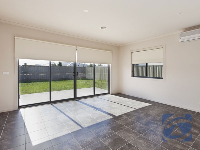 4 Delft Place, Pakenham VIC 3810