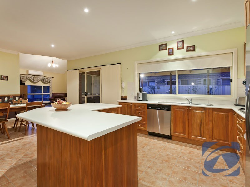 12 Clearwater Drive, Pakenham VIC 3810