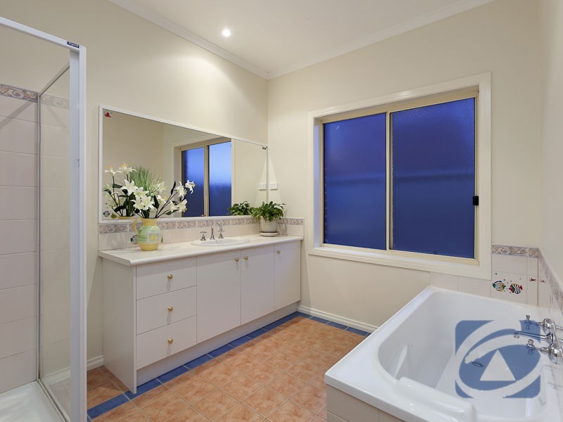 12 Clearwater Drive, Pakenham VIC 3810