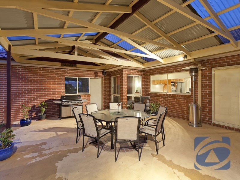 12 Clearwater Drive, Pakenham VIC 3810