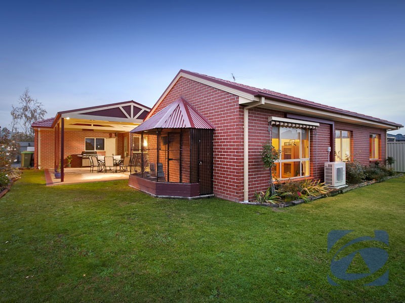 12 Clearwater Drive, Pakenham VIC 3810