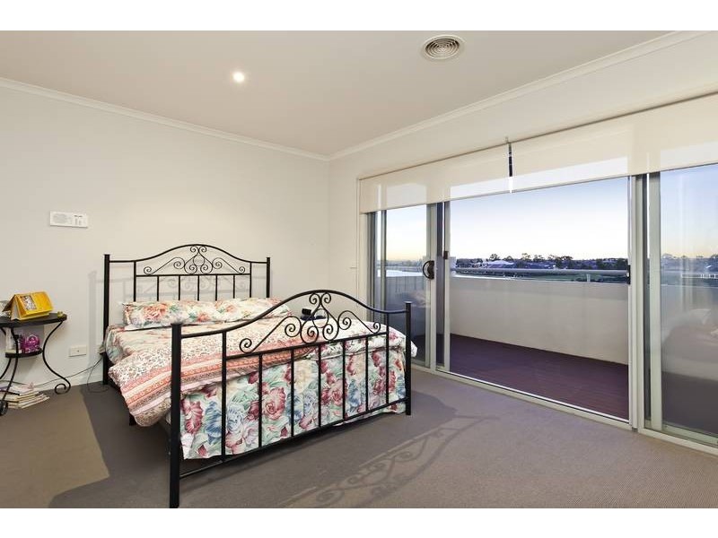 5/2 The Entrance, Pakenham VIC 3810