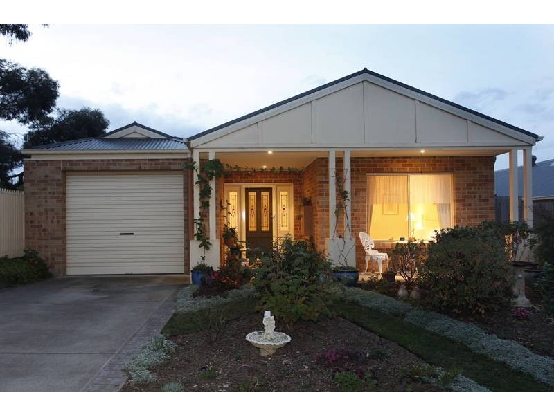 2/13 Gregory Court, Pakenham VIC 3810