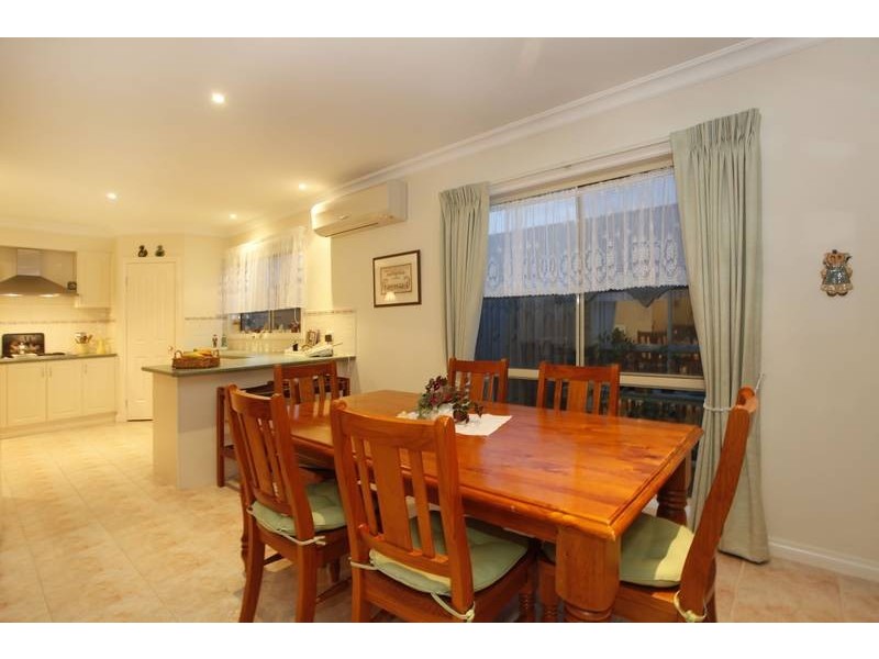 2/13 Gregory Court, Pakenham VIC 3810