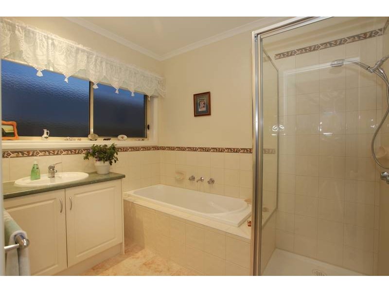 2/13 Gregory Court, Pakenham VIC 3810