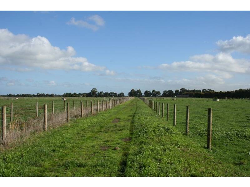 230 Eight Mile Road, Nar Nar Goon VIC 3812