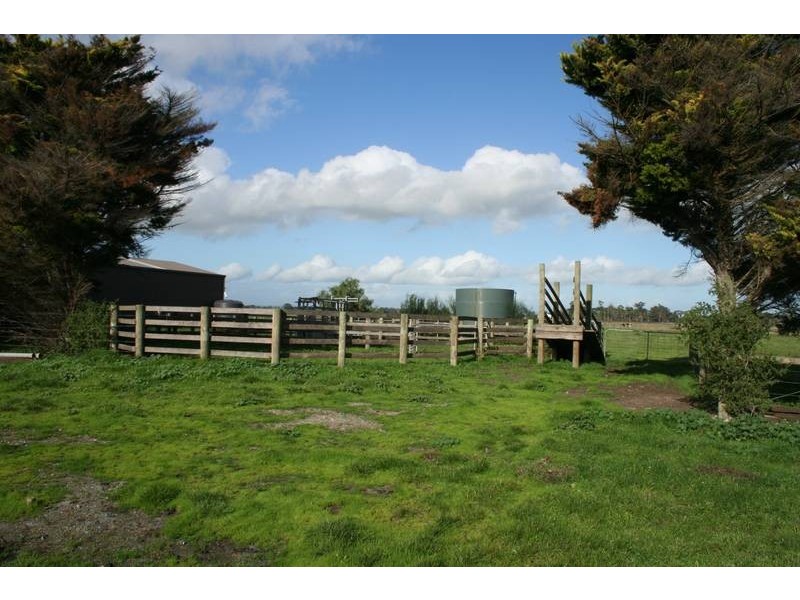 230 Eight Mile Road, Nar Nar Goon VIC 3812