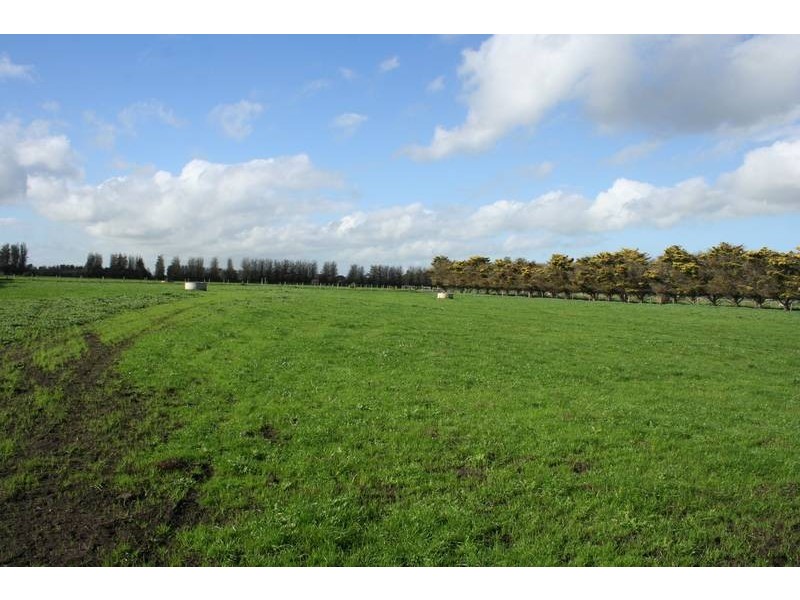 230 Eight Mile Road, Nar Nar Goon VIC 3812