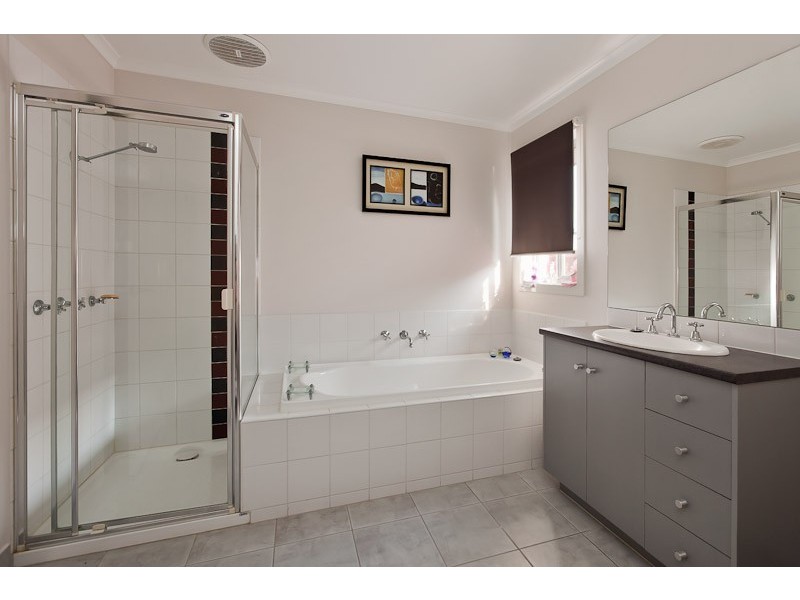 39 Melzak Way, Berwick VIC 3806