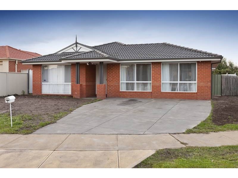 8 Genoa Grove, Pakenham VIC 3810