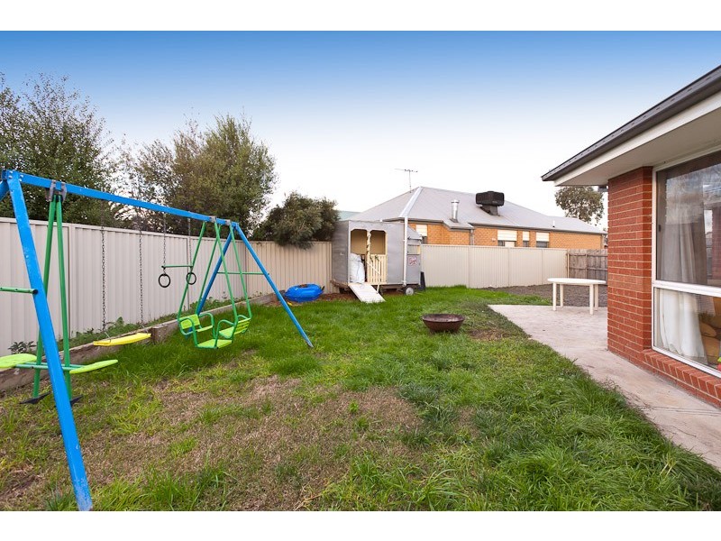 8 Genoa Grove, Pakenham VIC 3810