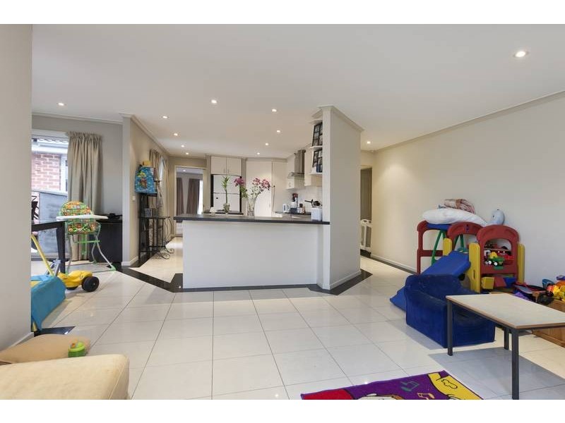 8 Genoa Grove, Pakenham VIC 3810