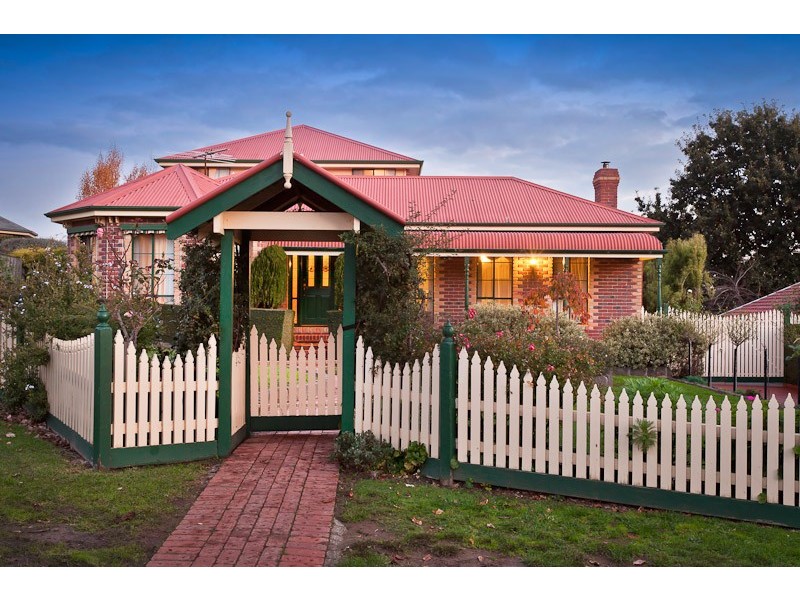12 Andrew Court, Pakenham VIC 3810