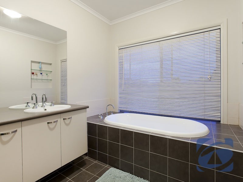 3 McAuley Avenue, Pakenham VIC 3810