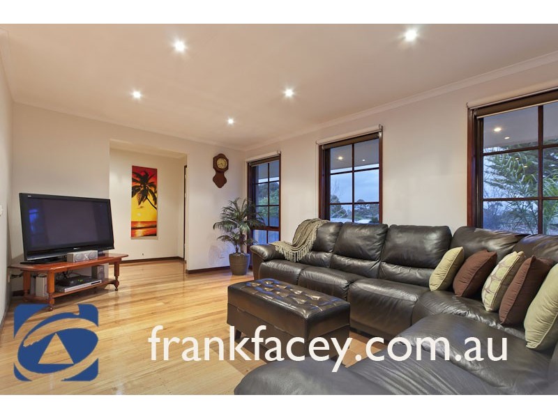 2 Finch Court, Pakenham VIC 3810