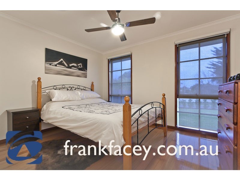 2 Finch Court, Pakenham VIC 3810