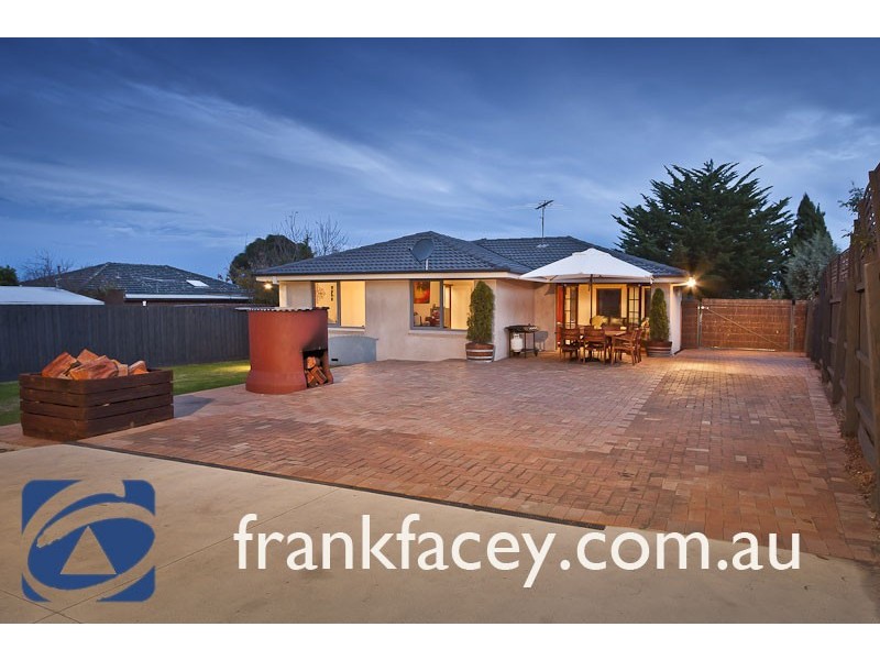 2 Finch Court, Pakenham VIC 3810