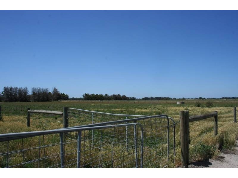 230 Eight Mile Road, Nar Nar Goon VIC 3812