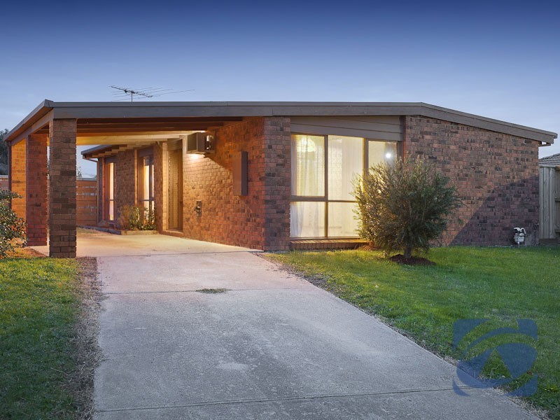 27 Kingston Avenue, Pakenham VIC 3810