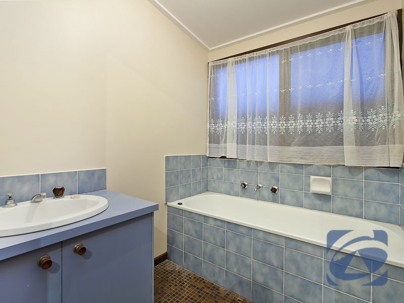 27 Kingston Avenue, Pakenham VIC 3810