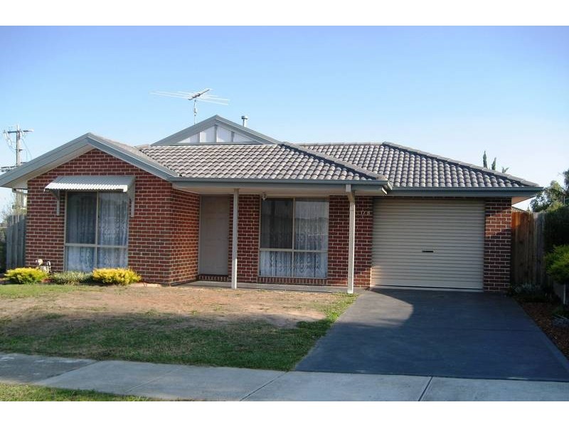 1/8 Broadhurst Road, Pakenham VIC 3810