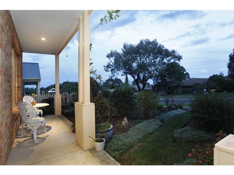 2/13 Gregory Court, Pakenham VIC 3810