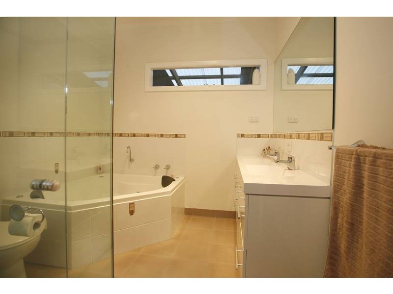 48 Pakenham Road, Pakenham VIC 3810