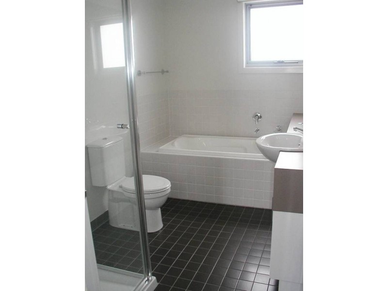 5/2 The Entrance, Pakenham VIC 3810