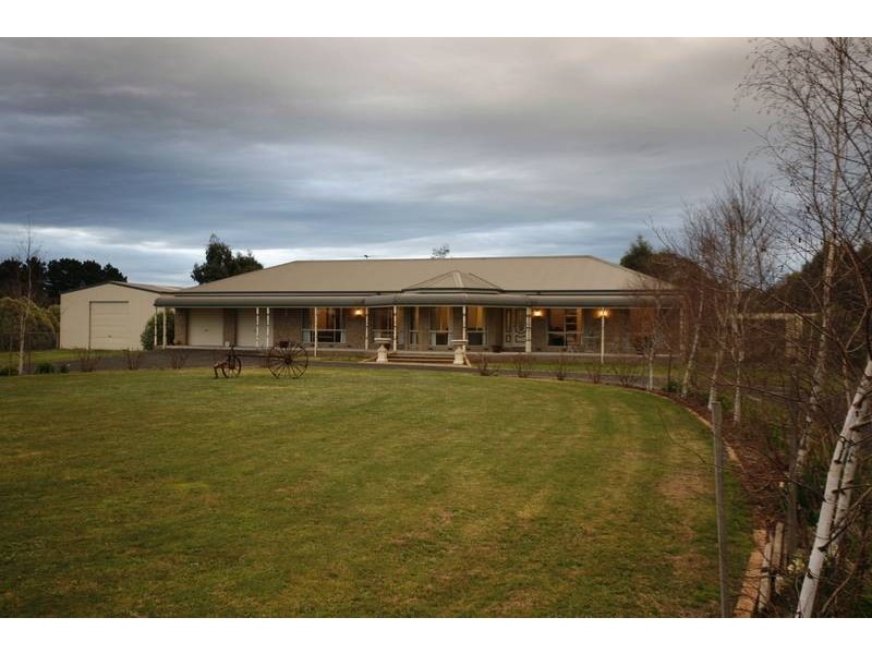 3 Fairway Court, Pakenham VIC 3810