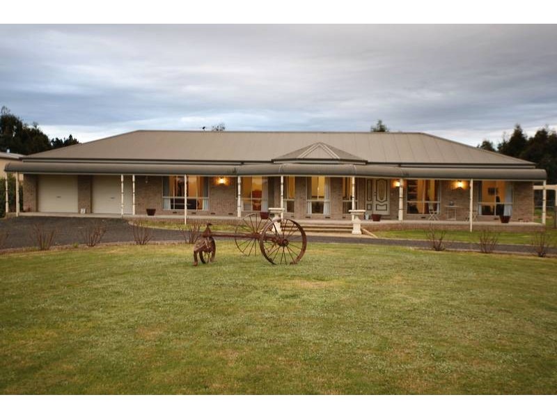 3 Fairway Court, Pakenham VIC 3810