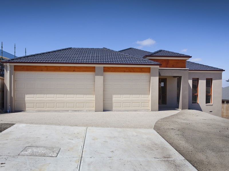 Lot 704 Livingstone Blvd, Pakenham VIC 3810