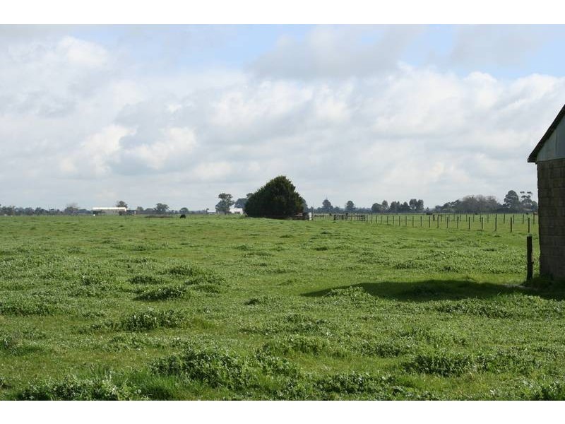 755 McDonalds Drain Road West, Pakenham South VIC 3810