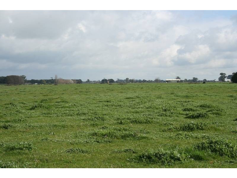 755 McDonalds Drain Road West, Pakenham South VIC 3810