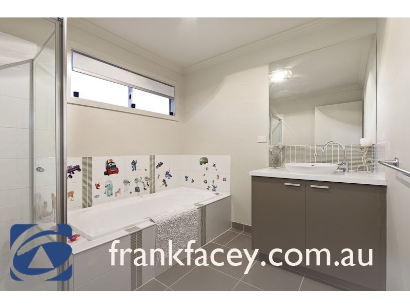 4 Reidel Avenue, Pakenham VIC 3810