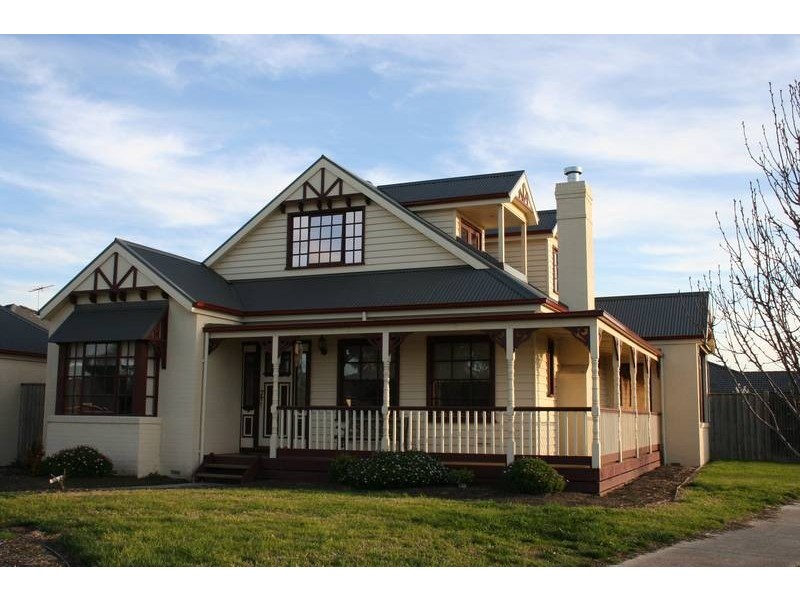 15 Murray Avenue, Pakenham VIC 3810