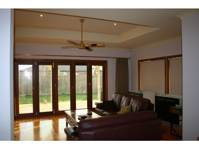 15 Murray Avenue, Pakenham VIC 3810