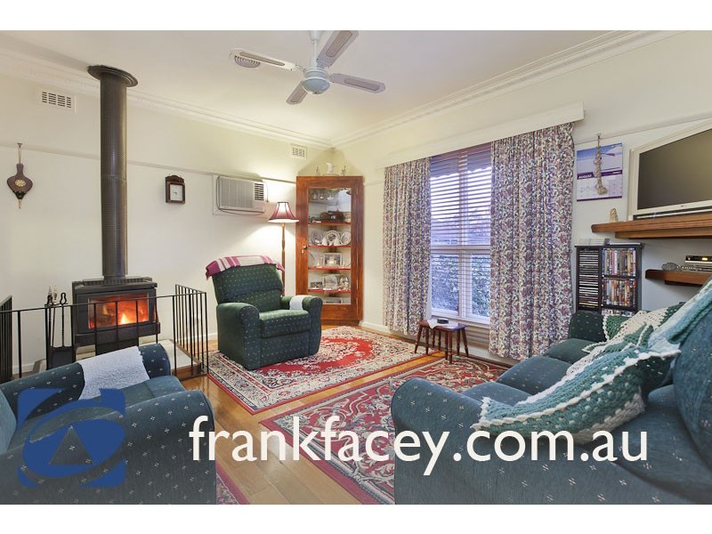 1 THOMAS STREET, Pakenham VIC 3810