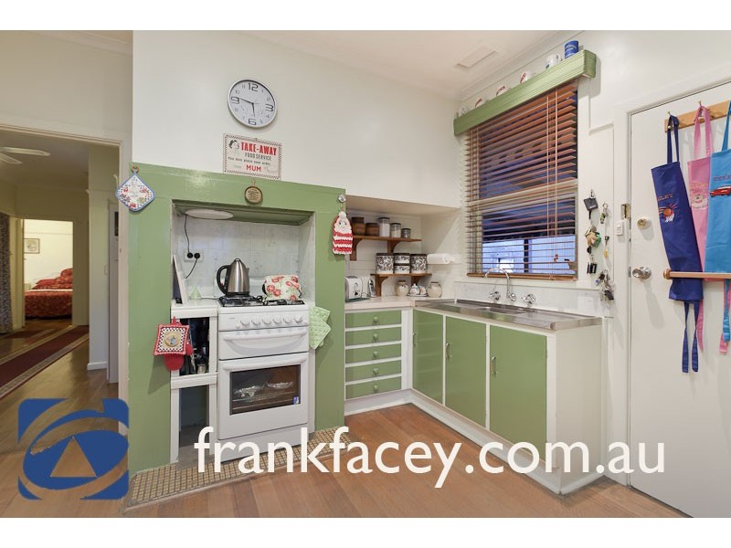 1 THOMAS STREET, Pakenham VIC 3810