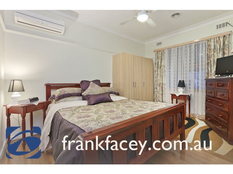 1 THOMAS STREET, Pakenham VIC 3810