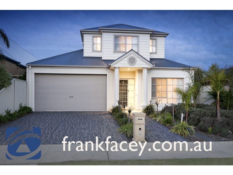 5 CLEARWATER DRIVE, Pakenham VIC 3810